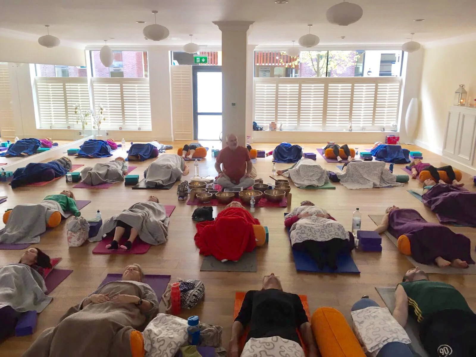 Group sound healing experience with guided meditation and harmonic frequencies